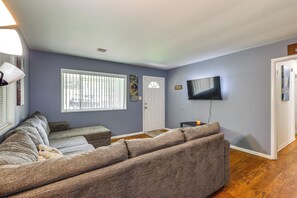 Living Room | Smart TV | Central A/C