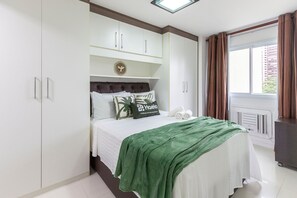 Bed,Photo of the whole room,Bedroom
