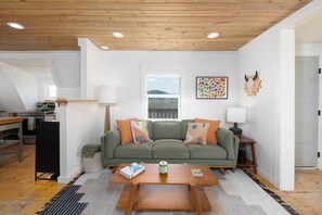 Mid-Century Modern furniture helps provide all the cozy feels!