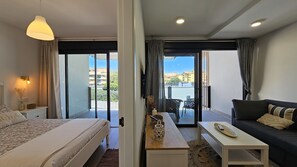 Living room,Photo of the whole room,Decorative detail