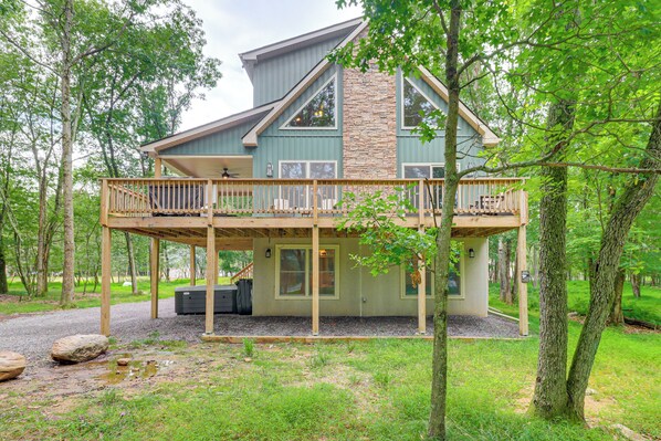 Albrightsville Vacation Rental | 5BR | 3BA | 2,700 Sq Ft | Stairs Required
