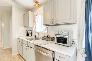 Kitchen | Central Air Conditioning & Heat | Free WiFi