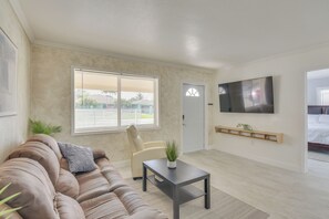 Living Room | Smart TV