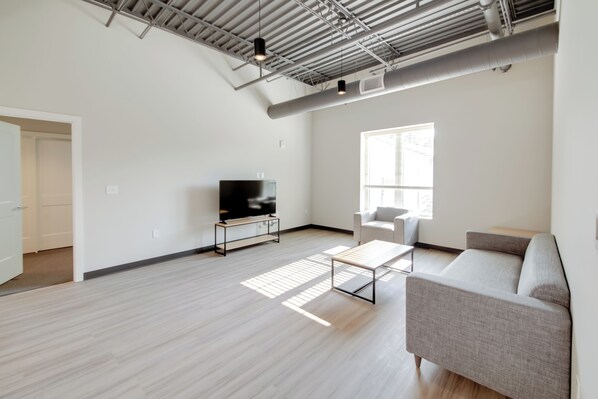Bloomington Vacation Rental | 3BR | 3BA | 1,154 Sq Ft | Step-Free Access
