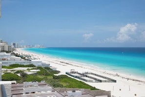 Playas de Cancún, ideal para relajarse y disfrutar de la costa mexicana.