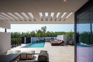 Nuera III spans 220m² and features 3 beautifully appointed bedrooms, comfortably welcoming 6 guests