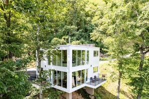 Front view of the treehouse. You will thoroughly enjoy!