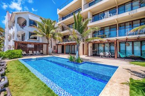 Nikte Condos Pool