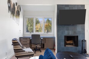 Living Room - Fireplace is not for guest use