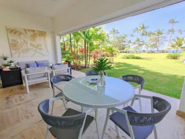 Outdoor dining