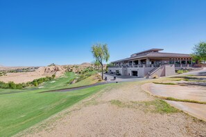 Walk to Wolf Creek Golf Club | Pro Shop & Restaurant On-Site