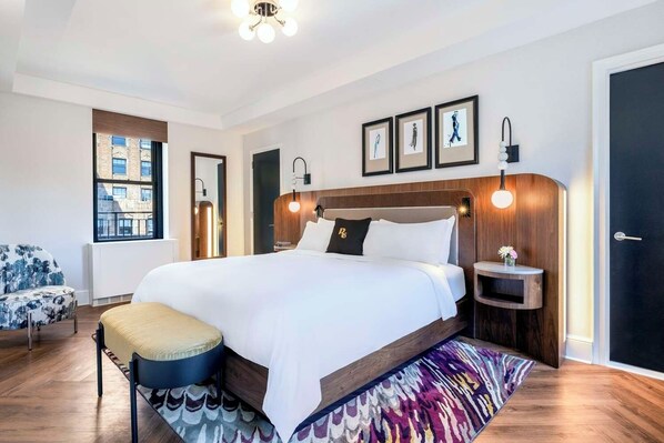 Unit with King bed. Exact unit will be assigned upon arrival. Views, colors, and decor may vary.
