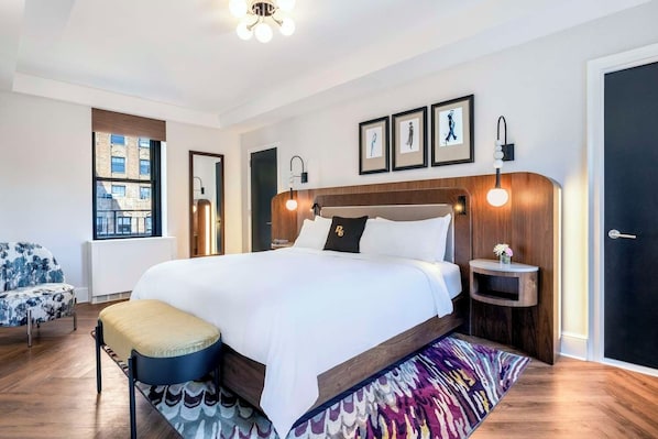 Unit with King bed. Exact unit will be assigned upon arrival. Views, colors, and decor may vary.