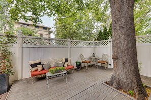 Shared Amenities | Outdoor Seating