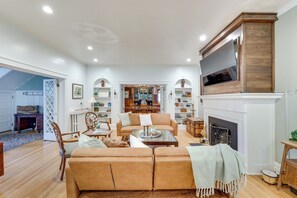 Living Room | 1st Floor | 2 Full Futons | Central A/C & Heat | Smart TV