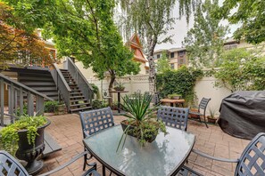 Shared Amenities | Courtyard | Gas Grill