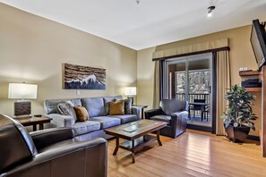 Living room - queen pullout