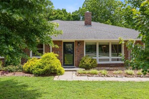 Historic W. Crieve Hall/Oak Hill neighborhood. Three blocks from Travelers Rest.