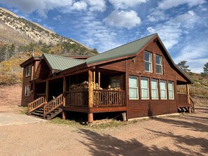 La Veta Pass Log Cabin