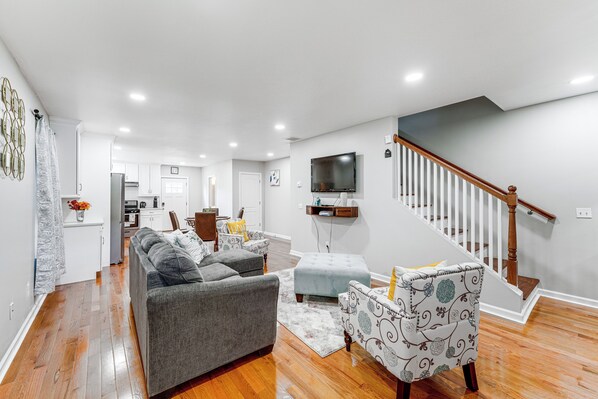 Bridgeport Vacation Rental | 3BR | 1.5BA | Stairs Required | 1,394 Sq Ft