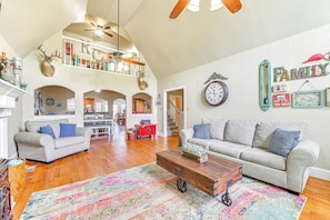 Living Room | Queen Sleeper Sofa | Central Heating & A/C | Smart TV | 1st Floor
