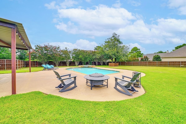 Denison Vacation Rental | 4BR | 2.5BA | 3,600 Sq Ft | 1 Step to Enter