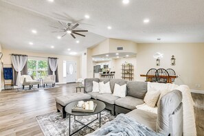 Living Room | Single-Story Home | Free WiFi | Smart TV