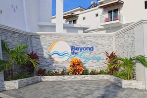 Entrance gate