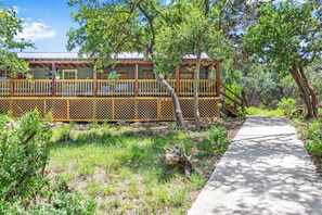 Back view of the cabin at Creekside Vista Escape