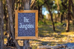 The Jungalow sign on the way to the home
