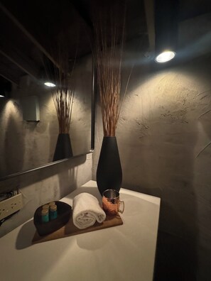 bathroom decor
