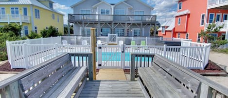LovingLifeEAST-011