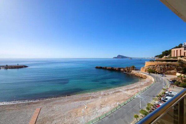 Esta es la vista desde el balcón-terraza a toda la bahía.