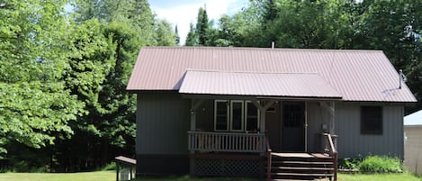 Beautiful Peaceful Cozy Nook nestled in the heart of the Adirondacks!