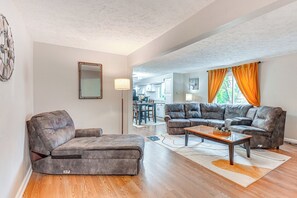 Living Room | Smart TV | Free WiFi