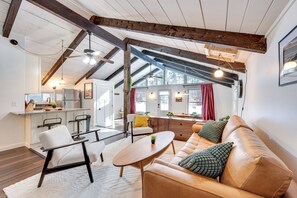 Living Room | Single-Story Cabin