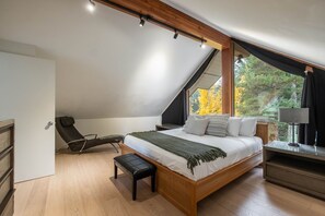 Primary bedroom: King bed
