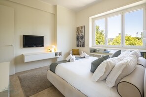 Main bedroom with ensuite bathroom
