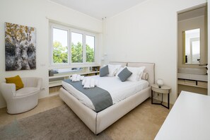 Main bedroom with ensuite bathroom