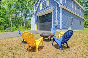 Exterior | Fire Pit | Gas Grill | Deck | Single-Story Home (Above Garage)