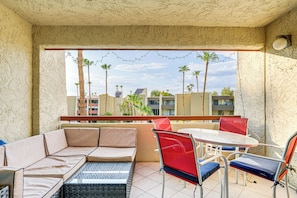 Balcony | Outdoor Seating & Dining
