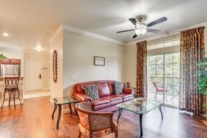 Living Room | Free WiFi | Central A/C & Heat