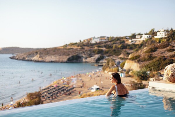 The outdoor oasis of this villa features a stunning 90 sqm infinity pool that seamlessly blends with the horizon