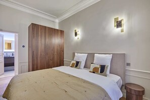 Chambre avec lit queen size N2
