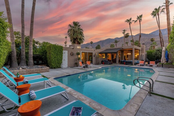 Gorgeous sunsets over the majestic mountains