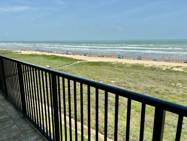 Beachfront Balcony W/Spectacular View
