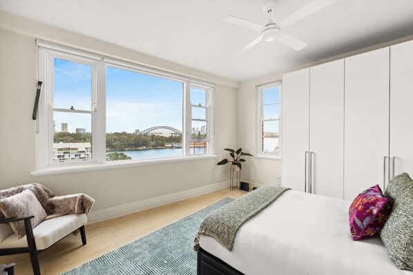 Wake up to glistening views over the harbour straight from the pillow!

