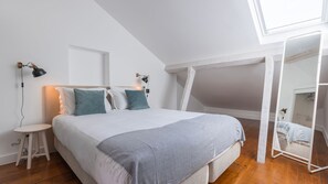 A comfortable queen bed freshly made with high quality bed linen.
#comfort #quality #modern #portugal #pt #lisbon