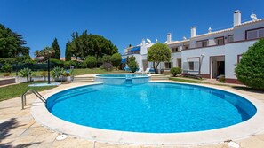 Embrace nature's embrace! Our inviting outdoor pool blends seamlessly with lush green surroundings and warm sunlight. Take a dip in refreshing waters while surrounded by the beauty of nature #pt #portugal #algarve #nature #sun #beauty