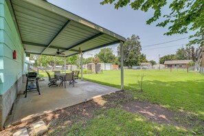 Covered Patio | Gas Grill | Fenced Backyard | 0.6 Mi to Marina & Boat Ramp